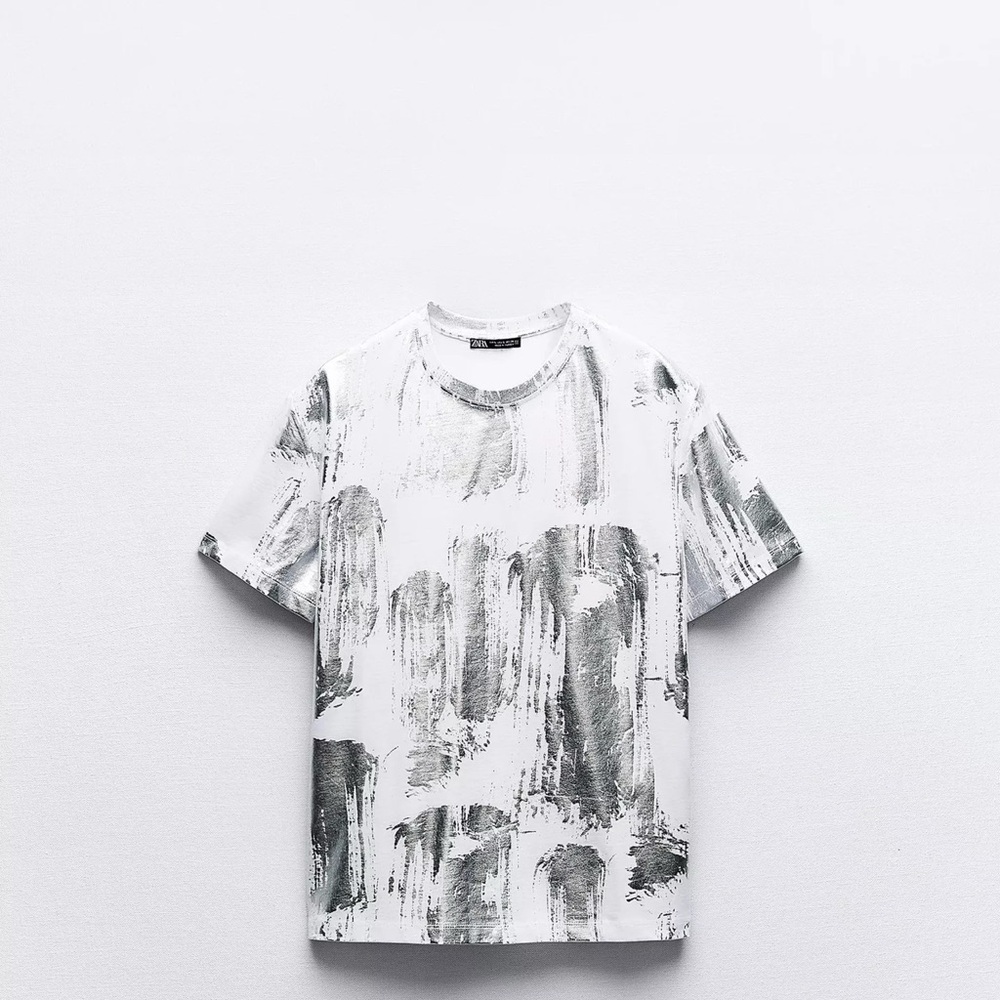 Zara Gray and White Short Sleeve Tee with Urban Graphic